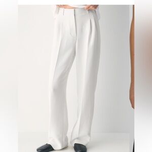 Aritzia Effortless Pant White